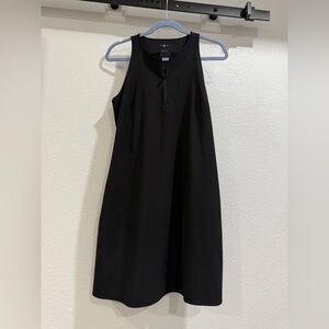 Lou & Grey classic trapeze dress, black with built-in bra, zip v-neck,& pockets!